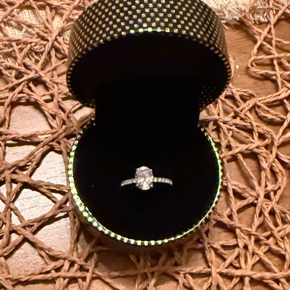 White gold 2ct moissanite engagement ring - Picture 3 of 9